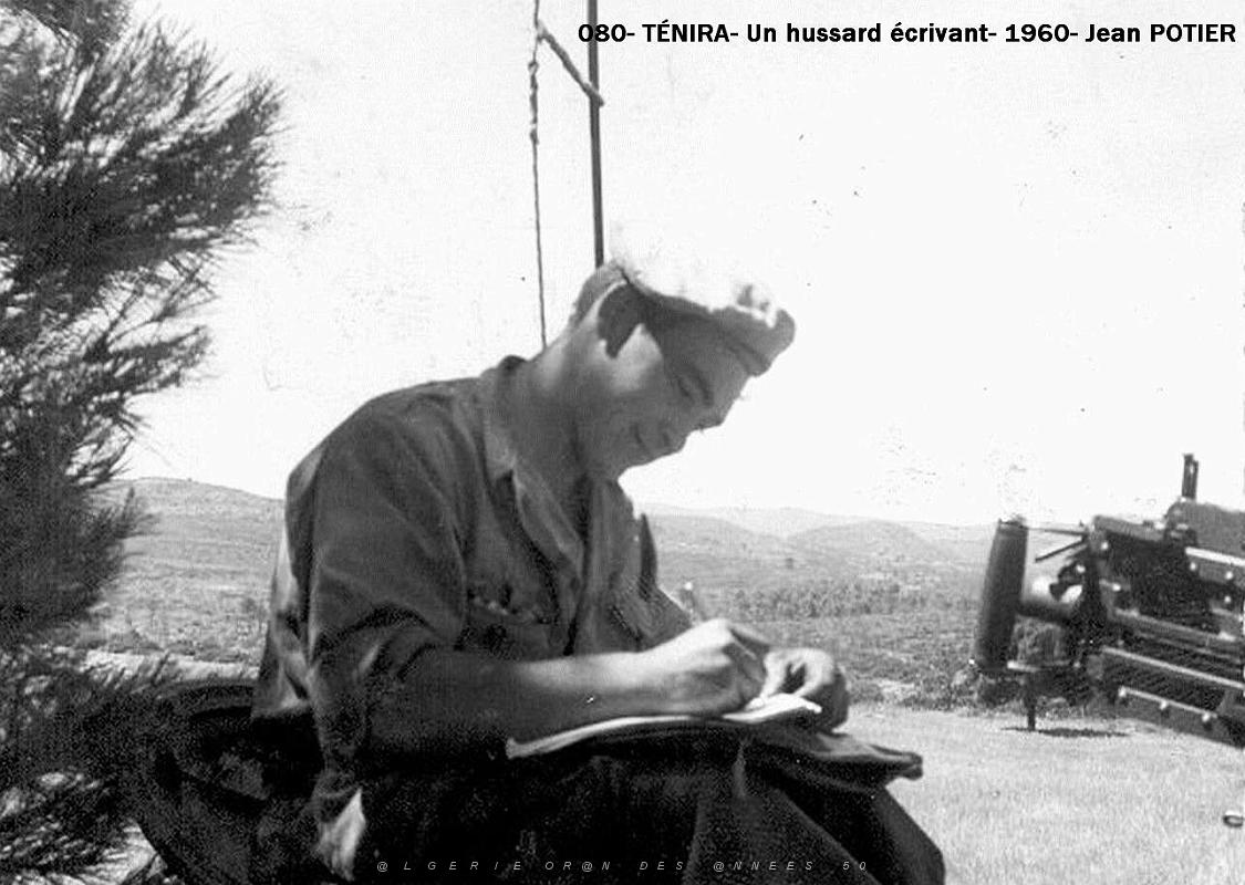 080- Tenira- 1 hussard ecrivant- Jean Potier- 1960- 9e Hussards.jpg